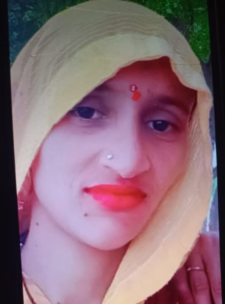 आगरा: डिलीवरी के बाद महिला की मौत, गुस्साए परिजनों ने अस्पताल में की तोड़फोड़, संचालक को पीटकर भगाया