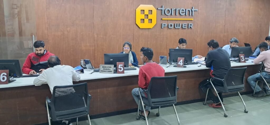 आगरा: टोरेंट पावर की बिजली बिल राहत योजना शुरू, मात्र 6 दिन में 34 लाख रुपये से अधिक की वसूली, 123 उपभोक्ताओं ने कराया पंजीकरण