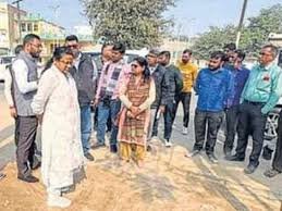 सड़क निर्माण घोटाले पर महापौर का सख्त रुख, अधिकारियों की उदासीनता देख खुद गठित की जांच कमेटी