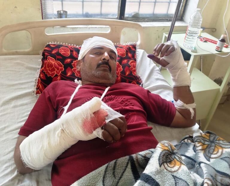 दबंगों ने रंजिशन पिता को मारा पीटा, बेटे ने एसपी से लगाया न्याय की गुहार