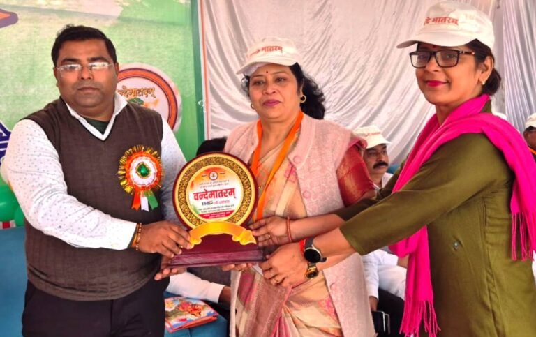 वंदे मातरम् गायन में योगदान के लिये डॉ. अरूणा सिंह पाल सम्मानित