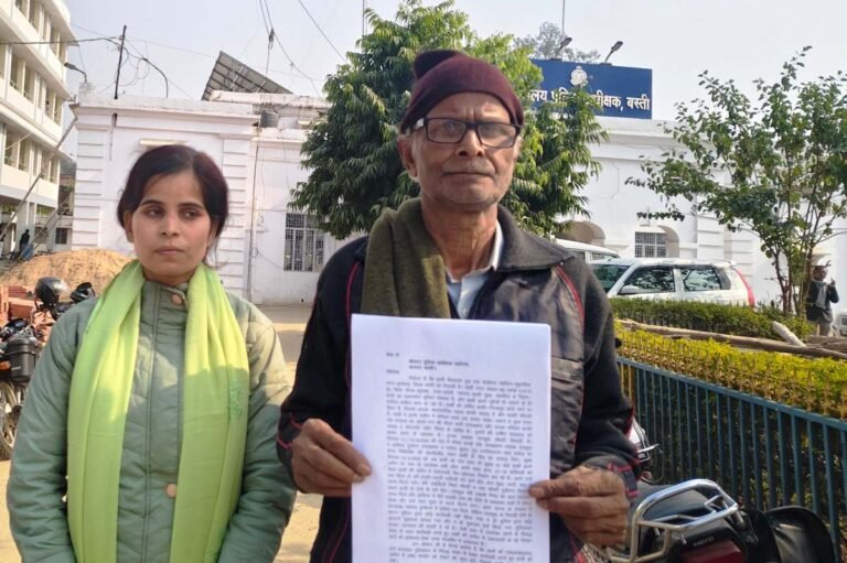 दबंगों ने जेसीबी लगाकर खोद दिया नींव, बेटियों को मारा पीटाः पिता ने एसपी से लगाया न्याय की गुहार