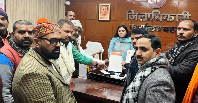 अपमानजनक टिप्पणी पर भड़के ब्राम्हण समाज, दोषी के गिरफ्तारी की मांग,डी.एम., एस.पी. को सौंपा ज्ञापन