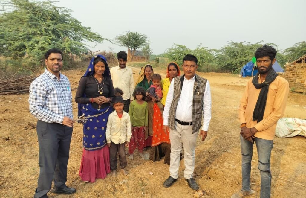 मुरैना: विश्व मृदा दिवस पर सुजागृति संस्था ने रोपे सैकड़ों गूगल के पौधे, गरीबों की आजीविका और बीहड़ कटाव रोकने की अनोखी पहल