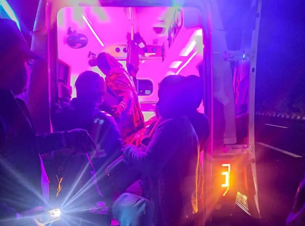 फतेहाबाद एक्सप्रेसवे पर कार-पिकअप की भिड़ंत, चालक का बेटा घायल, रात में सीएचसी फतेहाबाद पहुंचकर कराया इलाज