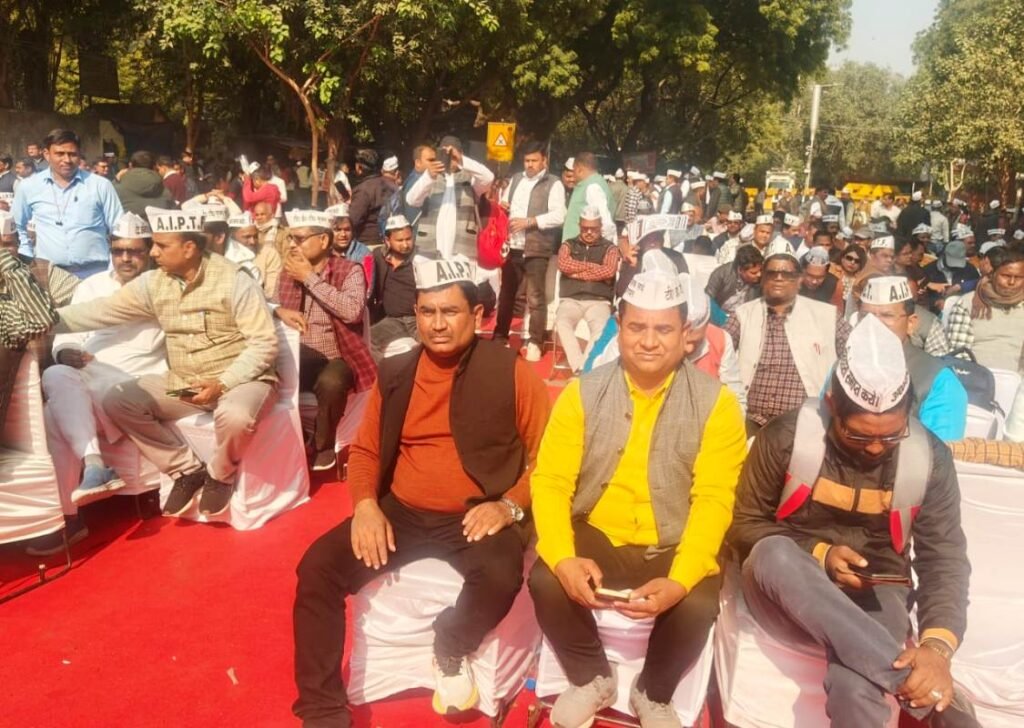 टेट के सवाल को लेकर दिल्ली के जन्तर-मन्तर पर गरजे उदयशंकर शुक्ल