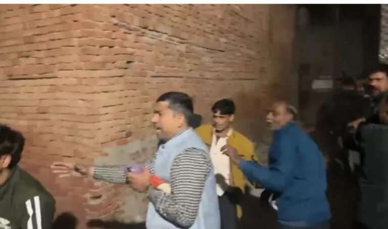 पार्किंग विवाद से बिगड़ा माहौल, शादी समारोह में मारपीट-पथराव; पुलिस ने 60 पर केस दर्ज