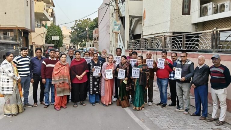 आगरा: सिंधी समाज की बड़ी बैठक, 11 दिसंबर तक SIR पूरा करने की अपील, “एक भी वोट न छूटे”