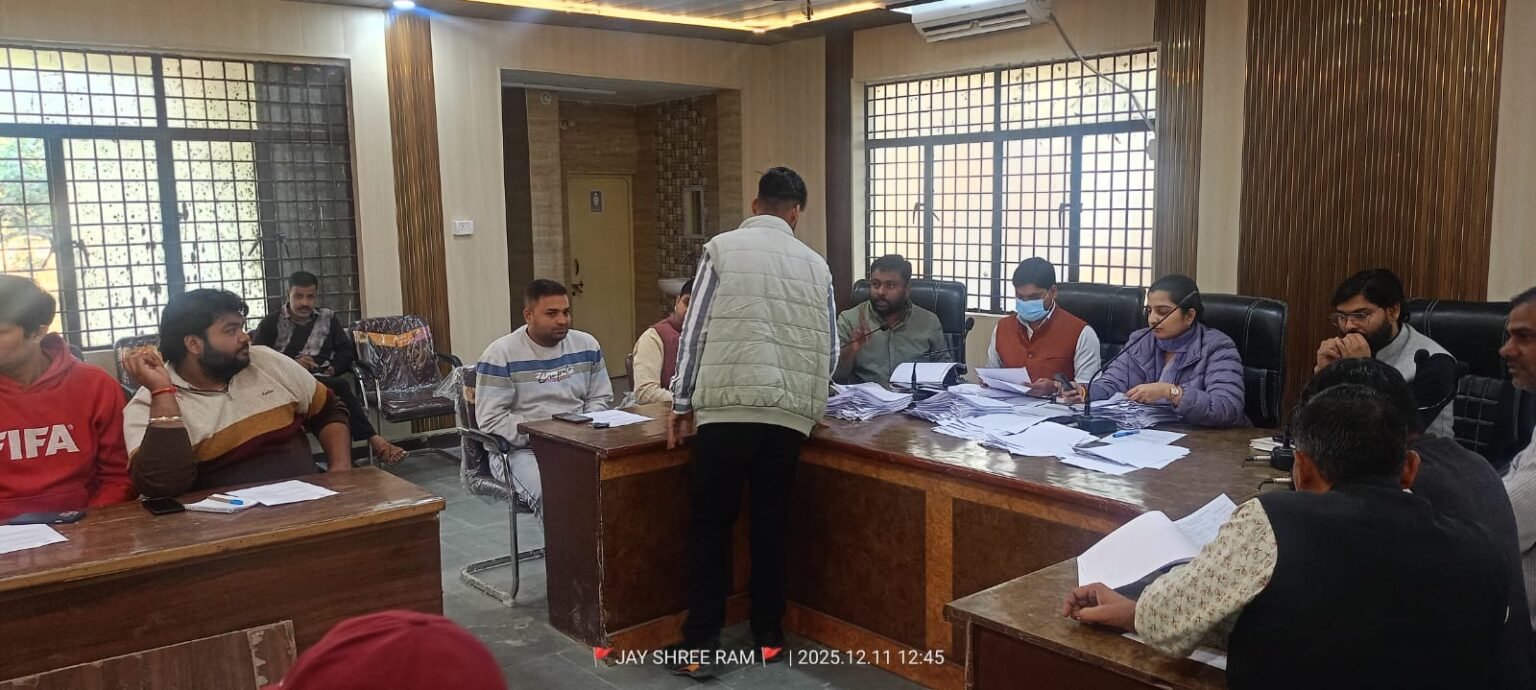 एडीएम फतेहाबाद ने राजनीति दालों के कार्यकर्ताओं की ली बैठक