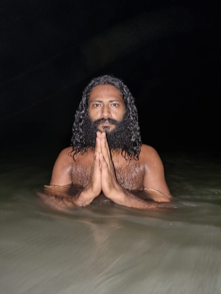 संत सुदामा दास की यमुना नदी में जल तपस्या जारी, दिवाली से बसंत पंचमी तक जनकल्याण हेतु साधना में लीन संत सुदामदास जी महाराज