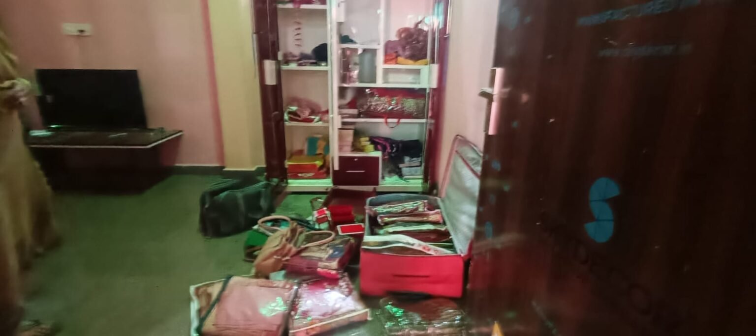 फतेहाबाद: निबोहरा के ग्राम हरदासीपुरा में खाली घर को बनाया चोरों ने निशाना, लाखों की चोरी को दिया अंजाम