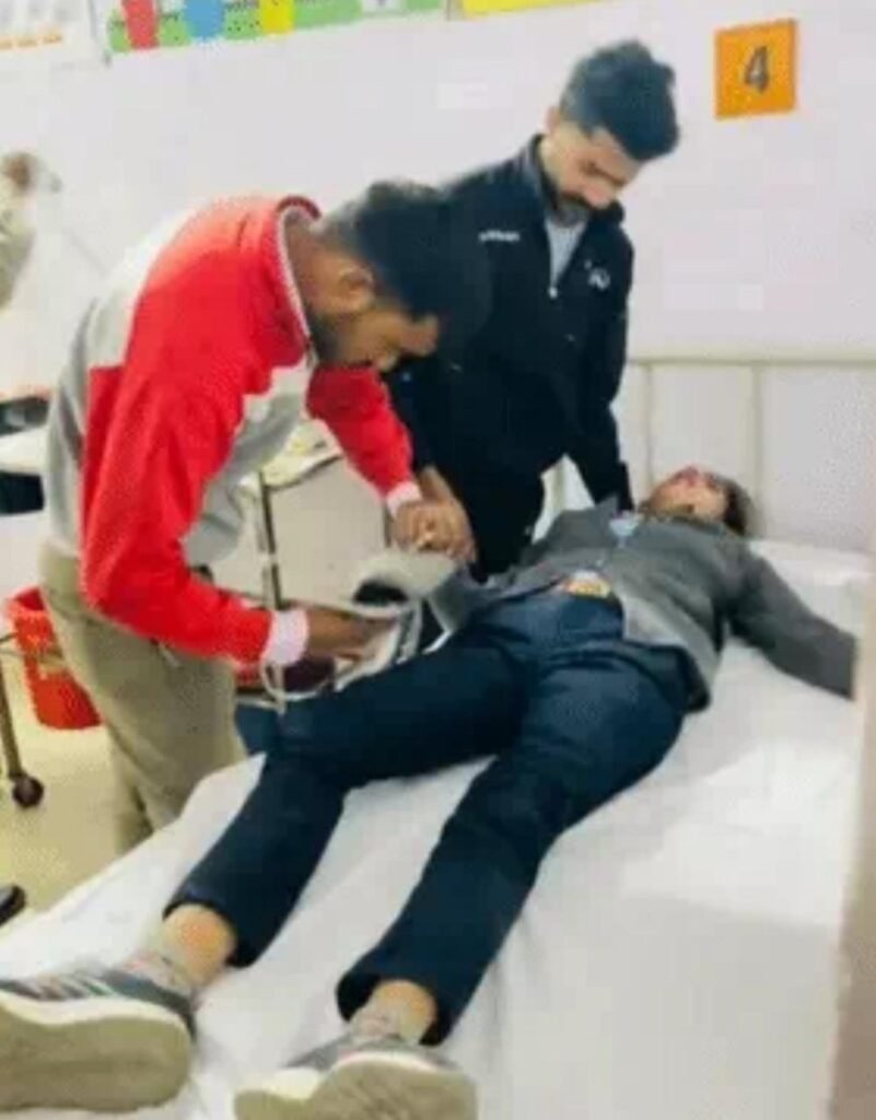 आगरा: सिर्फ “एक चोटी” बनाई तो स्कूल में 11वीं की छात्रा को पीटा, नाक-कान से बहा खून – प्रबंधक दंपत्ति पर मारपीट का आरोप