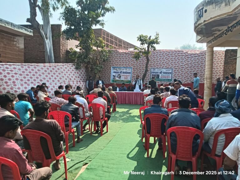 नगर पंचायत खेरागढ़ में विशेष गहन पुनरीक्षण को लेकर अधिकारियों ने दिए नगर पंचायत कर्मियों को सहयोग के निर्देश