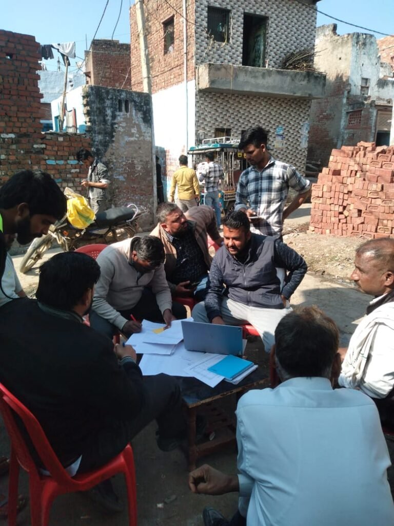 गढ़मुक्खा में विद्युत शिविर लगा, बीस उपभोक्ताओं के रजिस्ट्रेशन व 80 हजार वसूले