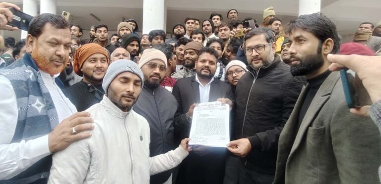 बस्ती का आपसी सौहार्द, भाईचारा बनाये रखने के लिये सौंपा