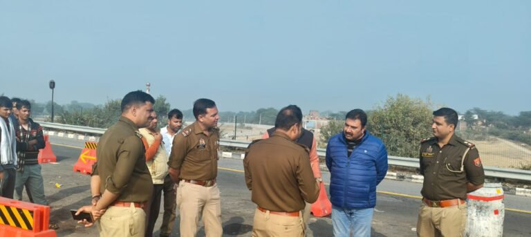 अपर पुलिस उपायुक्त ने आगरा–लखनऊ एक्सप्रेस-वे पर एक्सीडेंटल प्वाइंट्स का किया निरीक्षण