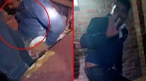 अयोध्या: प्रेमी बेड के नीचे छिपा मिला → पति ने विदेश से दी निकाह की इजाजत → गांव ने तालियां बजाकर करा दिया निकाह!