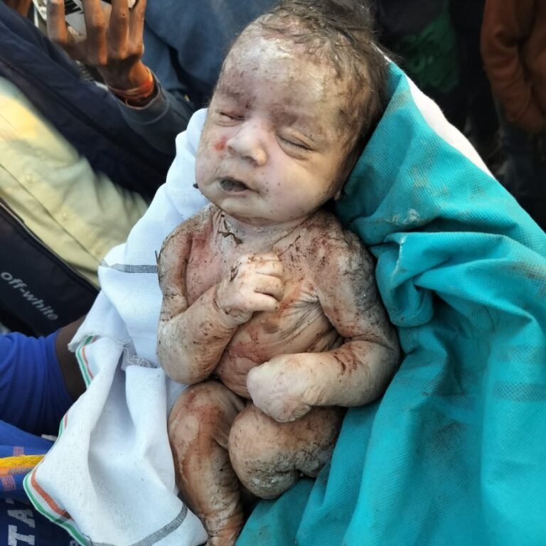 आगरा: रुनकता गांव में कूड़े के ढेर से मिला नवजात बच्ची का शव, अमानवीय कृत्य से समाज में आक्रोश और शोक की लहर