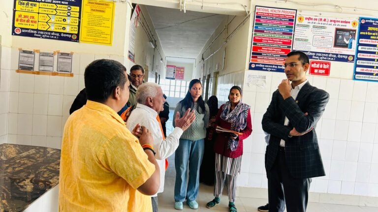 कलेक्टर श्री जांगिड़ का देवगढ़-तोर-तिलावली दौरा: स्कूल में भोजन चखा, अस्पताल की व्यवस्थाएँ सुधारने के दिए निर्देश, दो डॉक्टर लापता मिले, नोटिस जारी