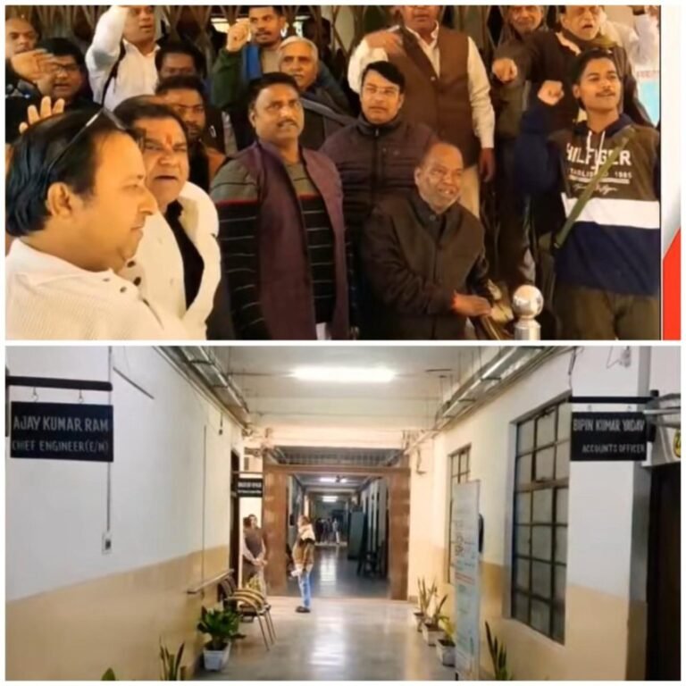 आगरा: महापौर के भतीजे हर्ष दिवाकर पर FIR न होने से भड़के नगर निगम कर्मचारी, पूरा हेडक्वार्टर तालाबंद – काम ठप