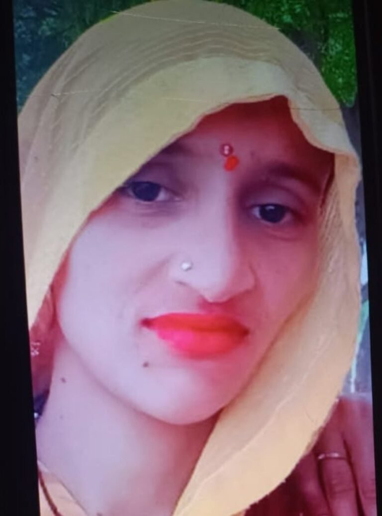 आगरा: डिलीवरी के बाद महिला की मौत, गुस्साए परिजनों ने अस्पताल में की तोड़फोड़, संचालक को पीटकर भगाया