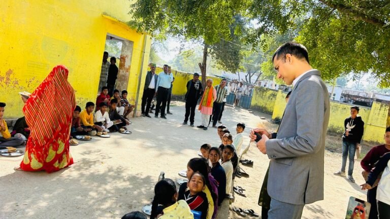 एसआईआर-2026 के तहत मतदान केंद्रों का निरीक्षण, बाद में कलेक्टर पहुंचे कचनौधा विद्यालय