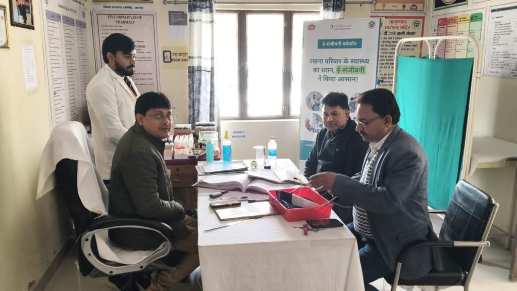 एस आर एम की टीम ने फतेहाबाद में पांच आयुष्मान केंद्र का किया निरीक्षण
