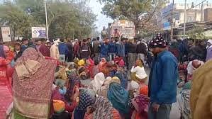 आगरा: खेरागढ़ में हमले में घायल 16 वर्षीय युवक की इलाज के दौरान मौत, परिजनों ने तहसील के सामने सड़क जाम कर हंगामा किया – पुलिस ने शांत किया, जांच जारी