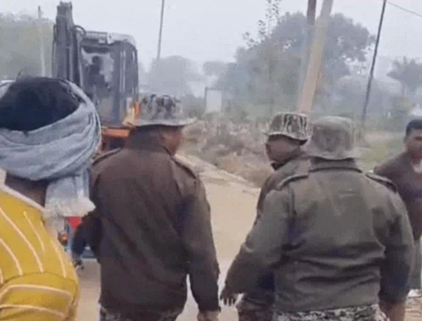 आगरा में होलिका दहन चबूतरा विवाद: नगर निगम की कार्रवाई पर भड़के ग्रामीण, पार्षद से हाथापाई का आरोप