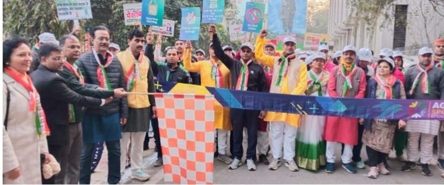 पारंपरिक परिधान पहन कर दौड़े धावक, देश प्रेम की झलकी विरासत