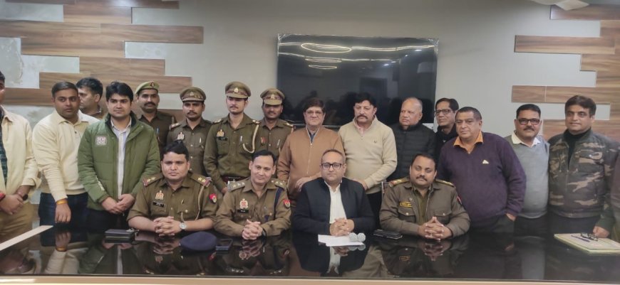 7 घंटे में 97 लाख चोरी का खुलासा: आगरा पुलिस टीम को शू फैडरेशन ने किया सम्मानित, सीसीटीवी देने की घोषणा