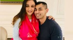 लखनऊ: प्रतीक यादव-अपर्णा यादव का ‘ऑल इज गुड’ मैसेज, तलाक की अफवाहों पर विराम! चैंपियन परिवार का दावा, सुलझ गए पारिवारिक मतभेद