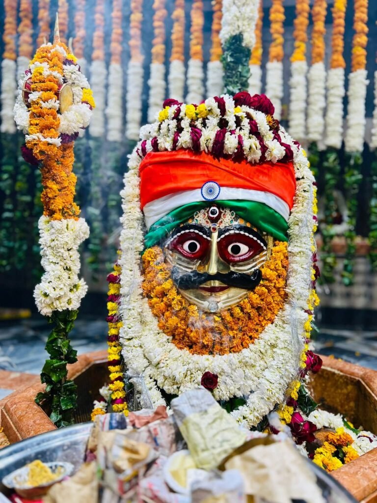 रंगेश्वर महादेव मंदिर मार्ग पर खुले पड़े बिजली के तार, हादसे का खतरा