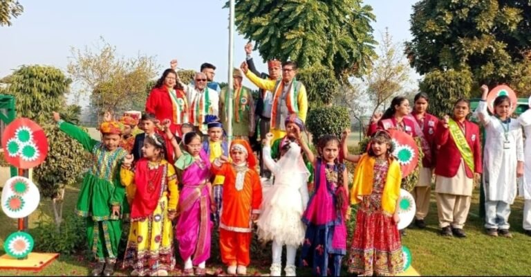 शहर भर में धूमधाम से मनाय गया गणतंत्र दिवस, जिला कलेक्ट्रेट और कमिश्नरी में हुआ ध्वजारोहण