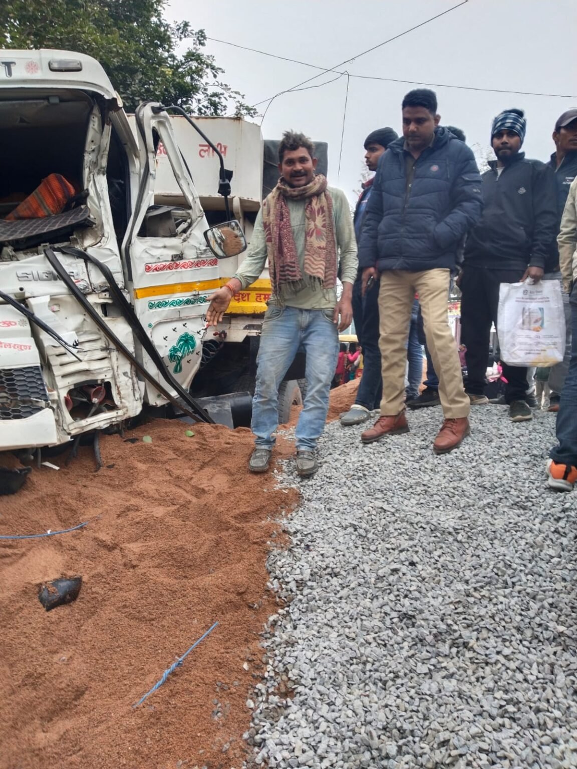 धिमिश्री में तेज रफ्तार का कहर: शमशाबाद–फतेहाबाद मार्ग पर भीषण सड़क हादसा, ट्रक ने दो ट्रैक्टरों को रौंदा