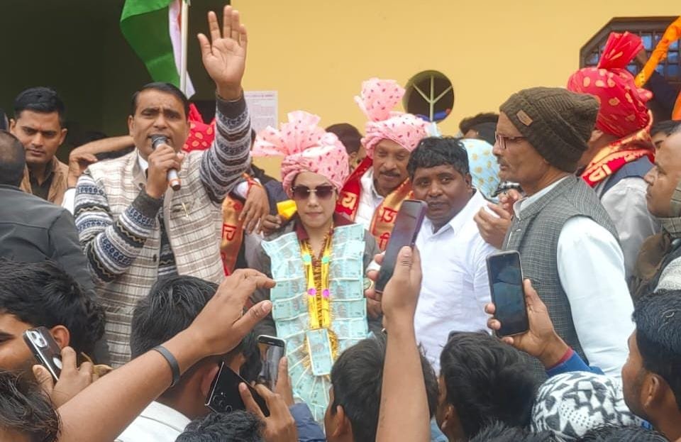 अठपैरा गांव में गोल्ड मेडल विजेता खुशबू निषाद नन्दा का भव्य स्वागत