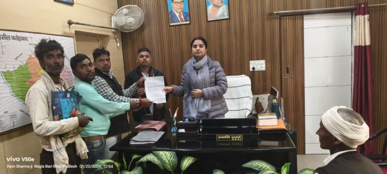 भारतीय किसान यूनियन ने लेखपाल के खिलाफ दिया एसडीएम को ज्ञापन