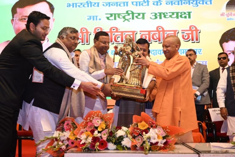 मुख्यमंत्री योगी व राष्ट्रीय अध्यक्ष ने किए श्री बांके बिहारी जी के दर्शन, ‘विकसित भारत’ के लिए मांगा आशीर्वाद