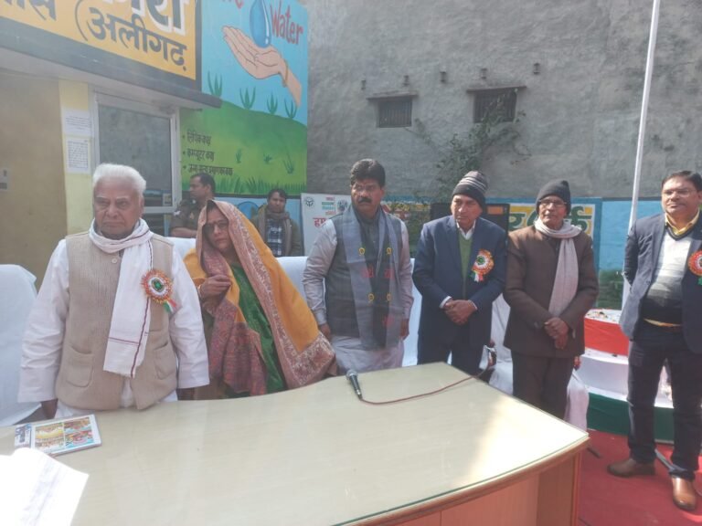 गणतंत्र दिवस पर नगर पंचायत इगलास में हुआ ध्वजारोहण