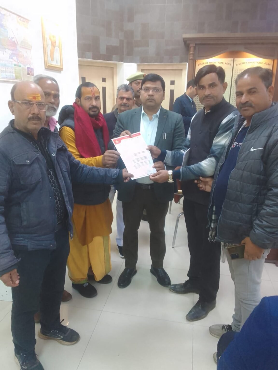 यूजीसी के खिलाफ परशुराम दल का विरोध, राष्ट्रपति के नाम ADM सिटी को सौंपा ज्ञापन