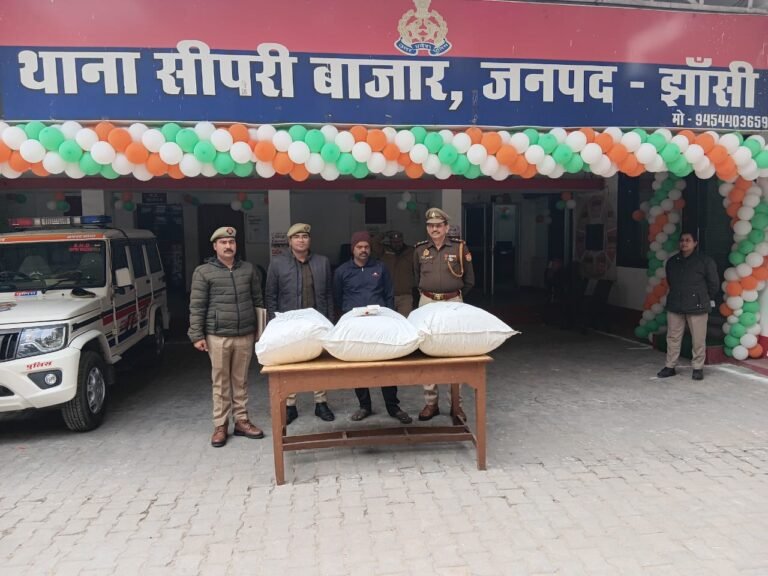 प्लाईवुड में छिपाकर 40 लाख का गांजा MP ले जा रहा तस्कर झाँसी में गिरफ्तार