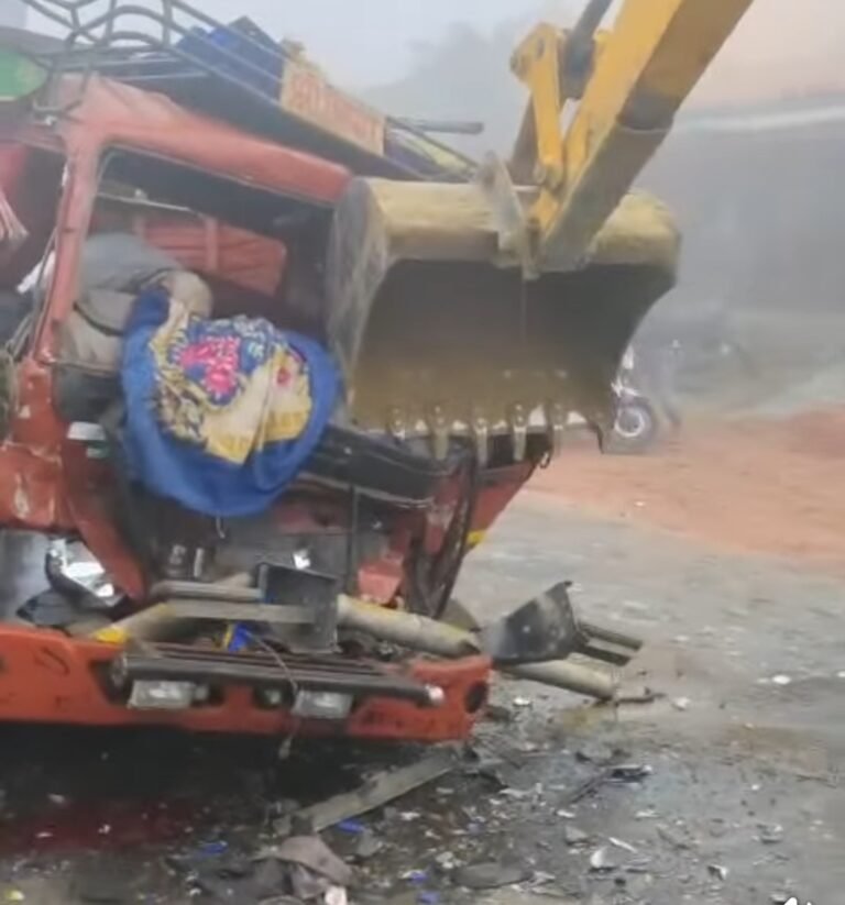 आगरा-ग्वालियर नेशनल हाईवे पर घने कोहरे ने मचाई तबाही: खारी नदी पुल के पास 6 वाहनों की चेन रिएक्शन से 2 की मौत, कई घायल