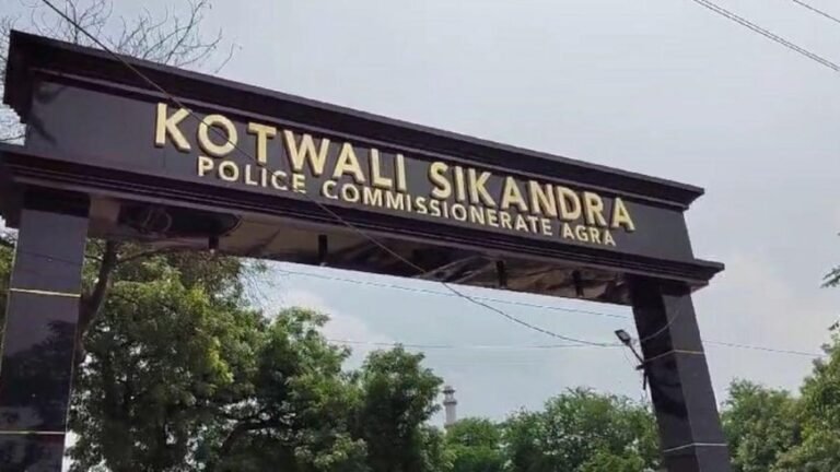 आगरा में बड़ा एटीएम फ्रॉड गिरोह का भंडाफोड़: थाना सिकंदरा पुलिस ने मुख्य आरोपी को किया गिरफ्तार, साथी फरार