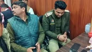 वाराणसी में पुलिसिया भ्रष्टाचार का खुलासा: दहेज केस से नाम हटाने के बदले 50 हजार की मांग, 20 हजार रिश्वत लेते दारोगा-सिपाही रंगे हाथ गिरफ्तार – एंटी करप्शन टीम की बड़ी कार्रवाई