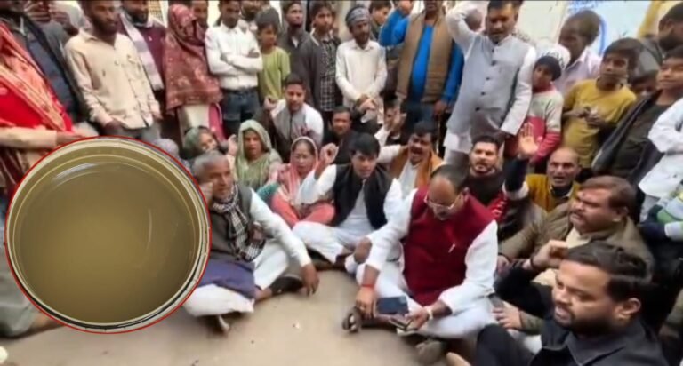 दूषित पानी को लेकर कांग्रेस का उग्र धरना….. मुरैना में जहरीली पेयजल सप्लाई, प्रशासन गहरी नींद में…….. इंदौर की मौतों से भी नहीं चेता शासन