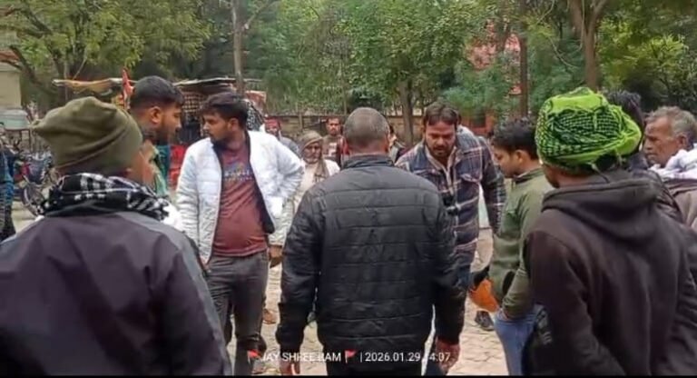 फतेहाबाद (आगरा): सीएचसी में वेतन-पीबीआई विवाद पर मारपीट, सीएचओ और बीपीएम के बीच हाथापाई – कई घायल, पुलिस ने शुरू की जांच, वेतन वितरण रुका