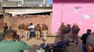 एटा में खौफनाक हत्या! 38 साल के मधुमक्खी पालक का गली में खून से लथपथ शव मिला – सिर पर गंभीर चोट, पास में टूटा लकड़ी का गुटका; रात को दोस्तों के साथ पार्टी के बाद नहीं लौटा घर