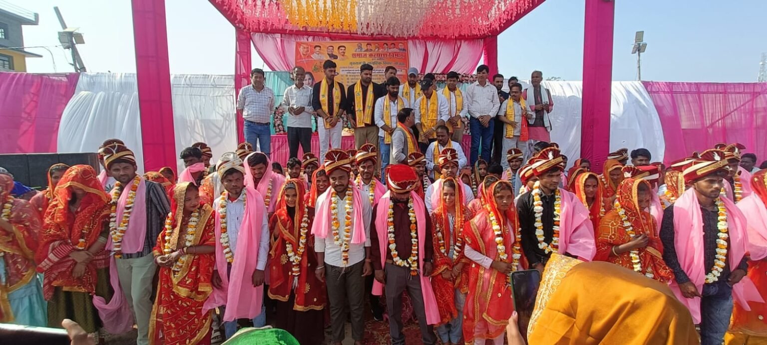 फतेहाबाद: 32 जोड़ों ने लिए सात फेरे, दो जोड़ों ने कबूल की शादी