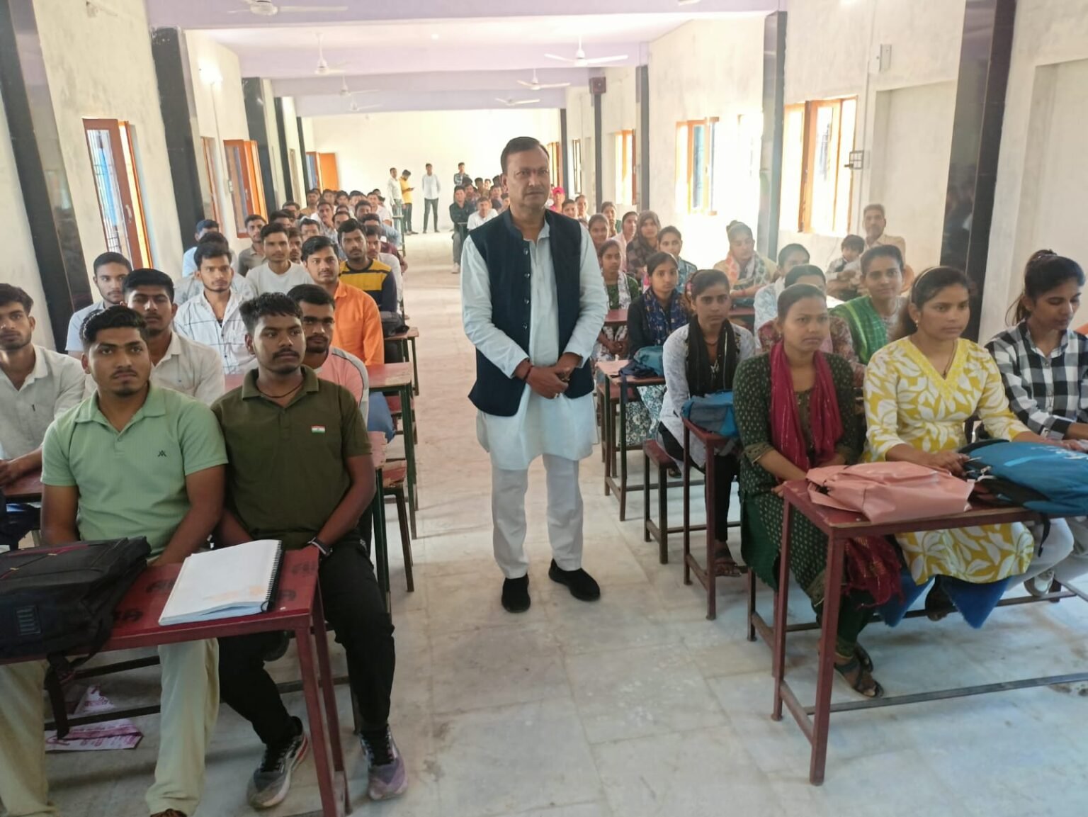 चेयरमैन सुधीर गर्ग ‘गुड्डू’ की पहल पर खेरागढ़ में करीब 400 युवाओं के साथ होमगार्ड/कांस्टेबल कोचिंग का भव्य शुभारंभ