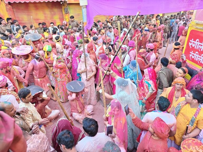 बरसाना की लठामार होली में सजी सांस्कृतिक रसधारा, लोककला ने मोहा मन